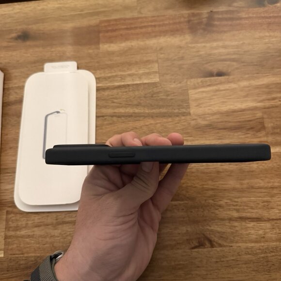 OEM Genuine Apple Silicone Case w/ MagSafe for iPhone 15 Pro Max - Black - Picture 12 of 14